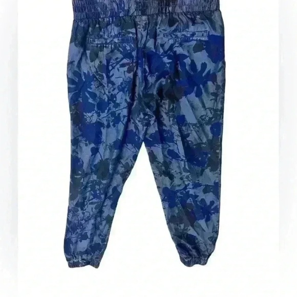 Juicy Couture Blue Floral Print Pattern Chambray
Jogger Pants - Picture 5 of 7